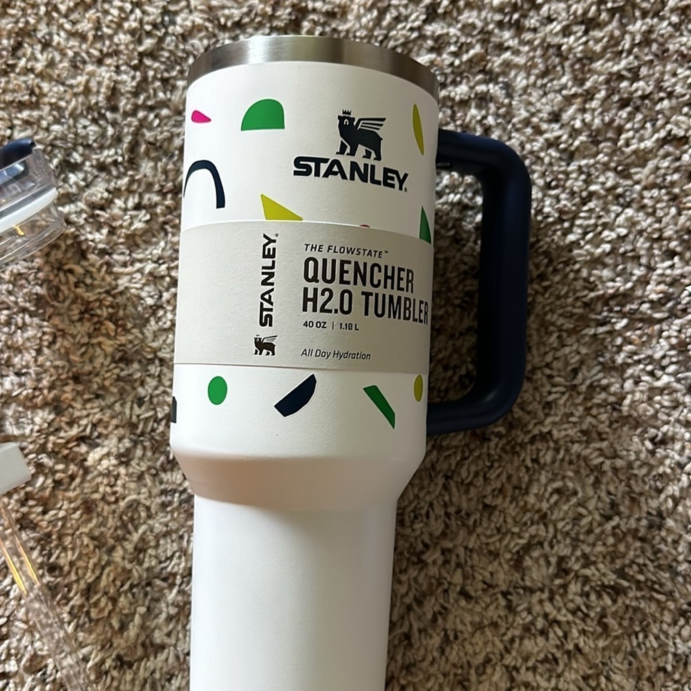 💙STANLEY QUENCHER H2.O 40oz - Picture 3 of 3